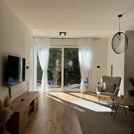 アパート Pinetree ヤホリナ