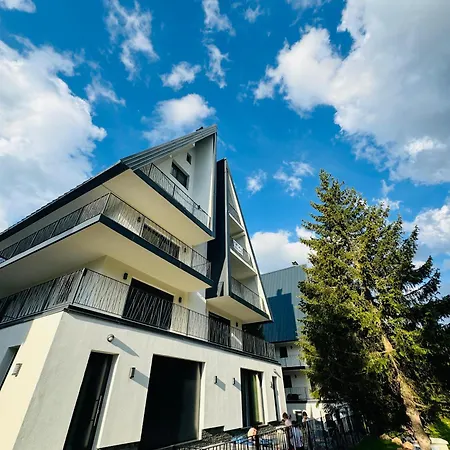 アパート Pinetree ヤホリナ